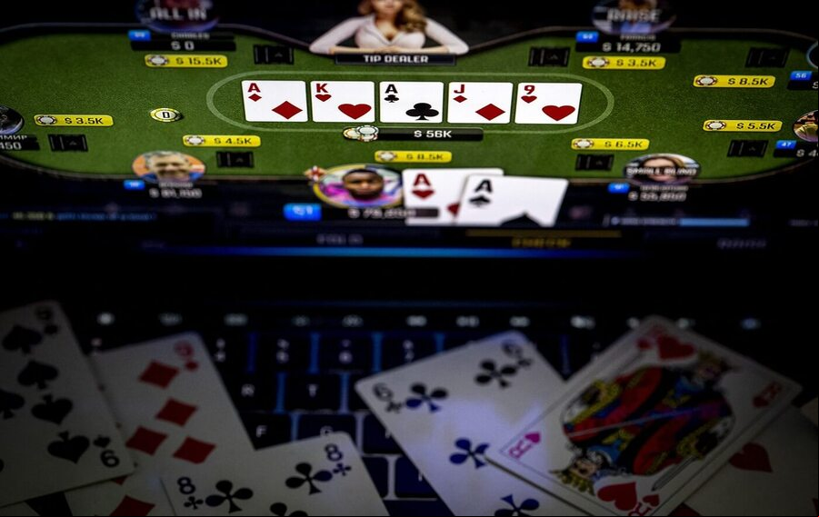 Poker lze hrát i online z pohodlí vašeho domova
