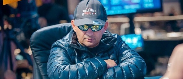 Josef Guláš si v King's Resortu zahrál u finálového stolu WSOPC Monsterstacku. Skončil šestý, Radek Honl dokonce třetí