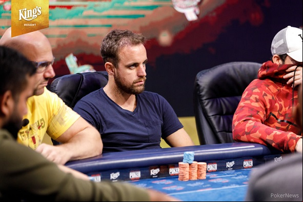 Robert Kokoška vede pět českých postupujících z úvodního flightu Main Eventu WSOP Circuit v King's Resortu Rozvadov