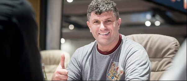 Umění, luxusní auta, a vrtulník: Na návštěvě u Leona Tsoukernika