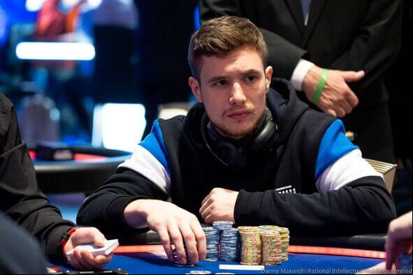 Roman Hrabec a 15 soupeřů bojují o titul v Main Eventu EPT London