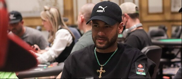 Neymar se kromě fotbalu baví taky pokerem