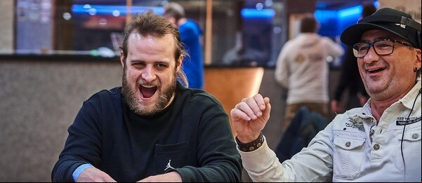 V Grand Casinu Aš zažijete uvolněnou pokerovou atmosféru