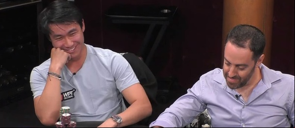 Ethan Yau se uculuje po vydařeném bluffu, který odnesl Handz po levé ruce