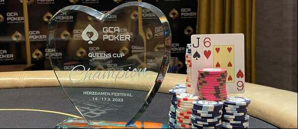 Trofej z turnaje Queens Cup v Grand Casinu Aš
