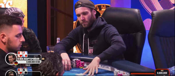 Hráč PEPI na finálovém stole Mini Main Eventu WSOPC