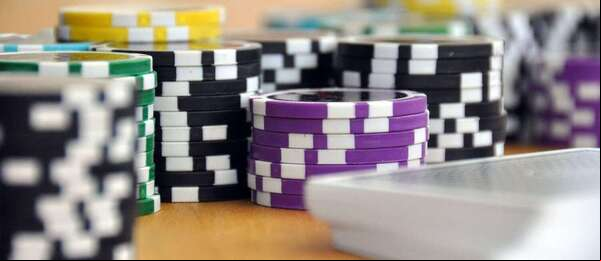 Brazilský pokerový hráč byl vyřazen z turnaje za podvod s chipy