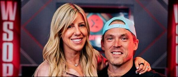 Alex a Kristen Foxenovi během WSOP na PokerGO.com