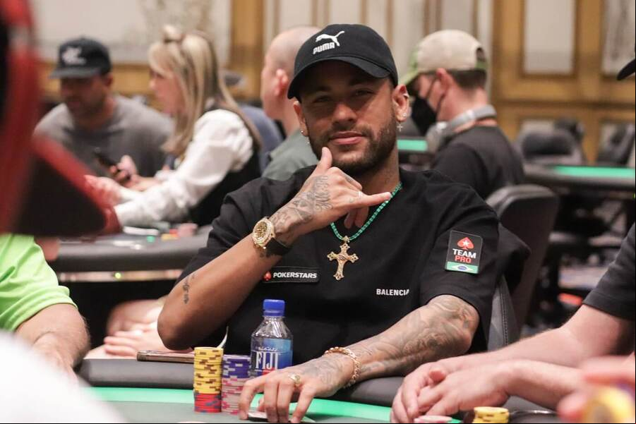 Neymar Jr. hraje online poker při dětské oslavě