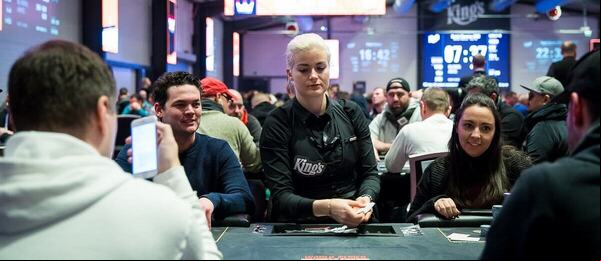 M Main Event jde do druhého dne