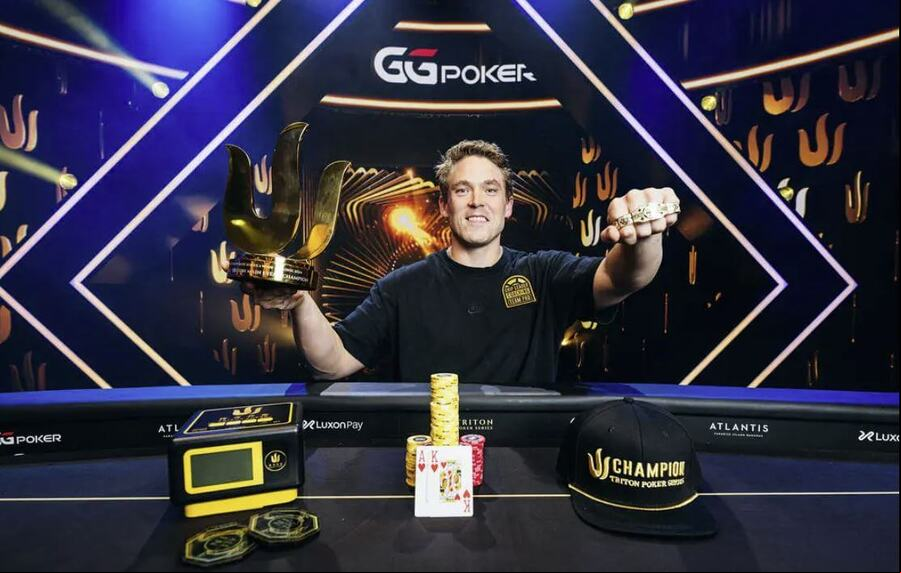 Alex Foxen na Tritonu