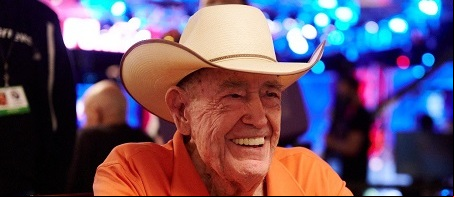 Doyle Brunson během Main Eventu WSOP 2021 na POkerGO.com